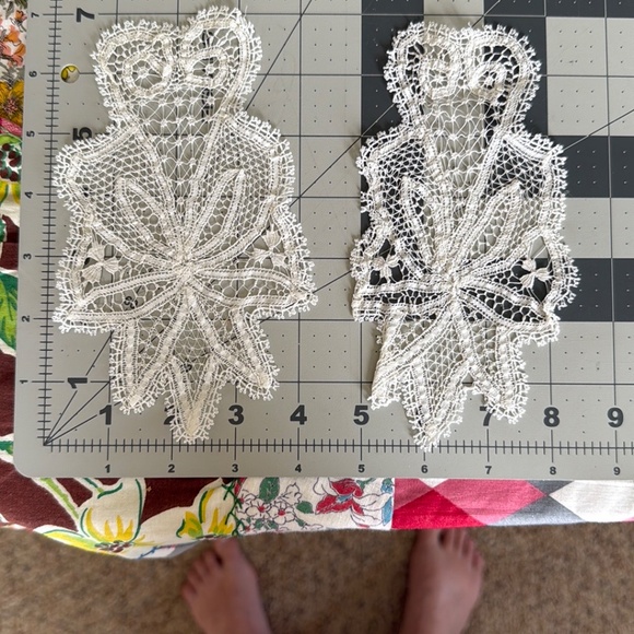 Pair of Vintage White Lace Appliqués | Floral Scrollwork Needle Lace Trim | MCM - Picture 8 of 14